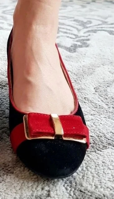 Sapato vermelho e preto com pequeno laço na frente e salto plataforma de 4 cm marca 5 eme saison tamanho 37 – photo 2